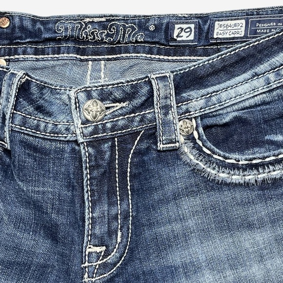 Miss Me Easy Capri Jeans 29 Denim Rhinestones Thick Stitching Raw Hem JE5641EP2 - Picture 9 of 12